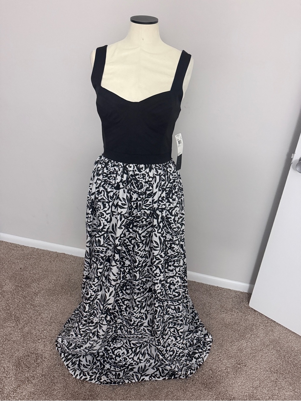 Aidan Mattox Black & White Formal Gown Size 6 NWT Elegant Sweetheart Maxi Dress - Picture 3 of 6